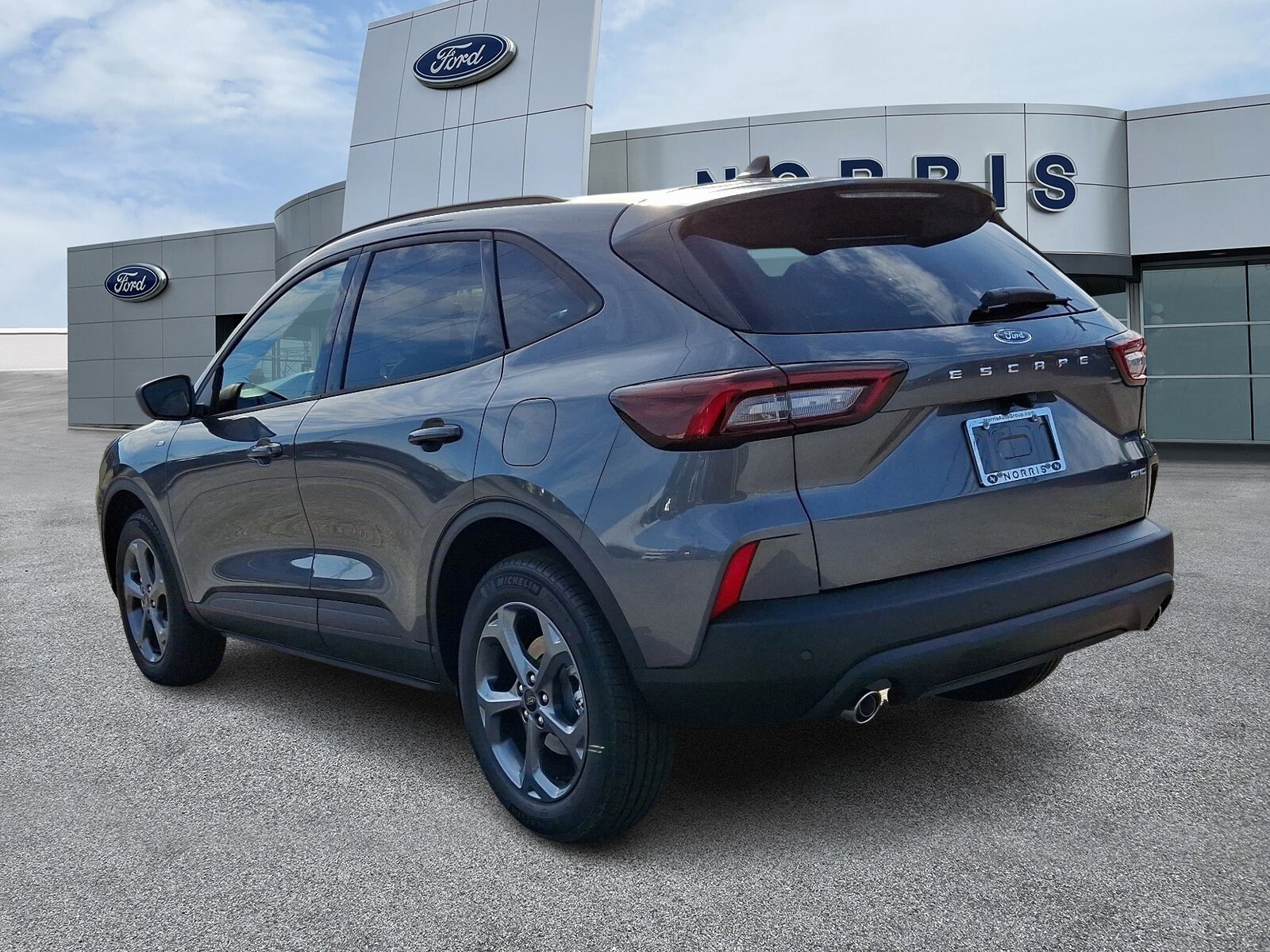 2025 Ford Escape ST-Line photo 2