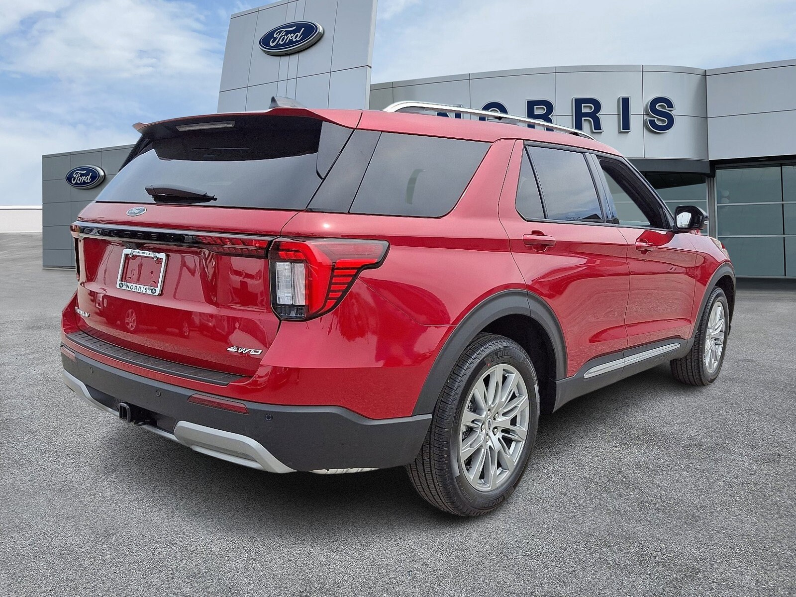 2025 Ford Explorer Platinum photo 3