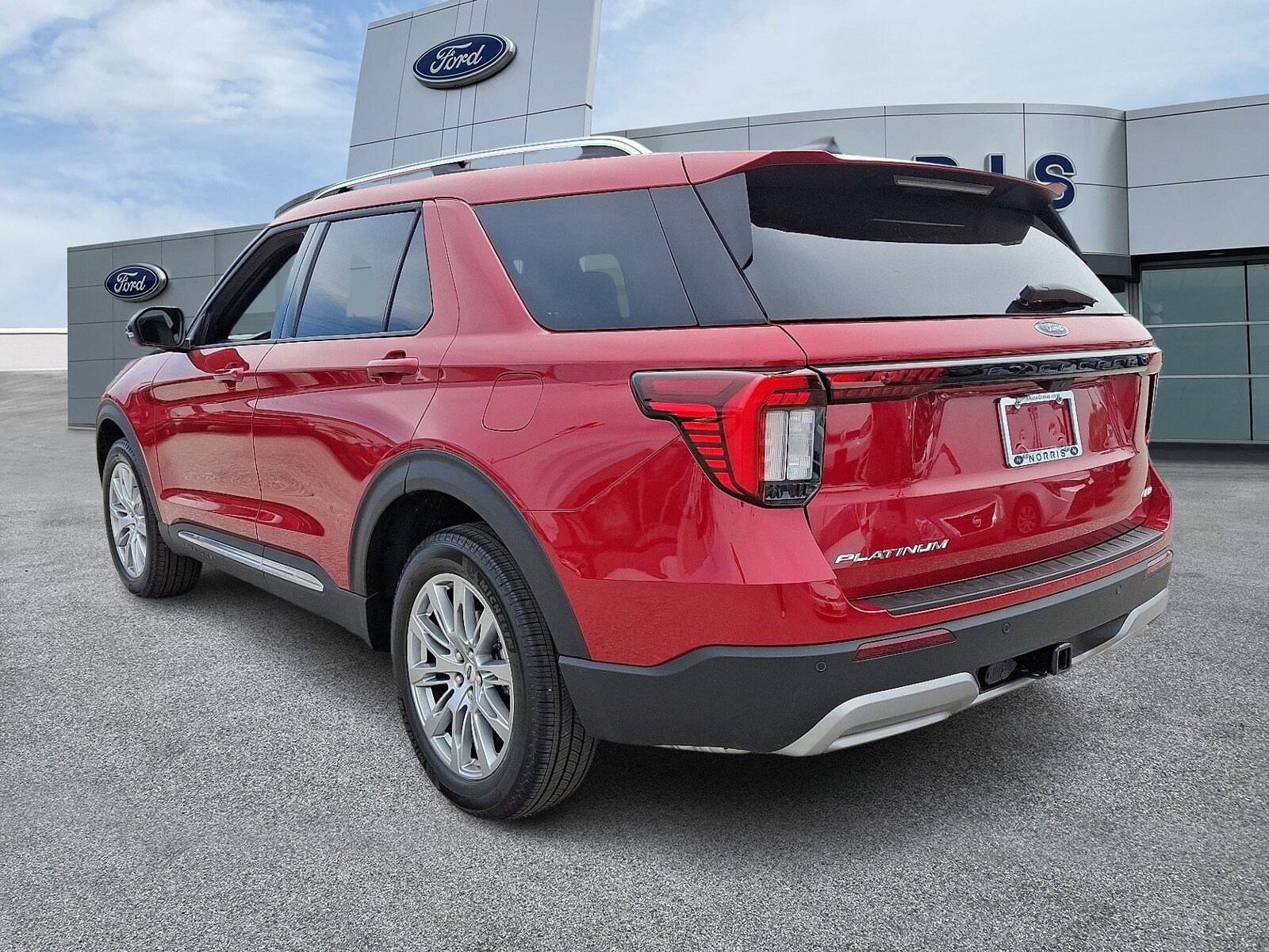 2025 Ford Explorer Platinum photo 2