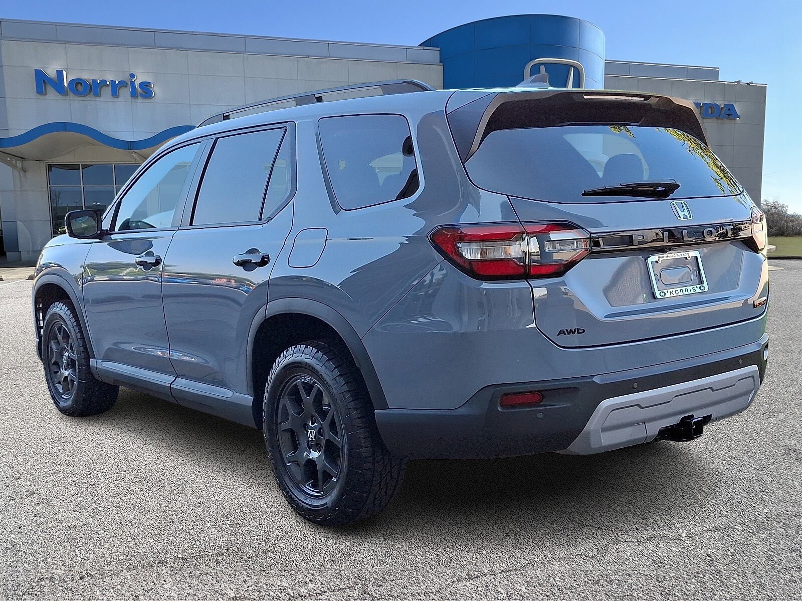 2025 Honda Pilot TrailSport photo 3