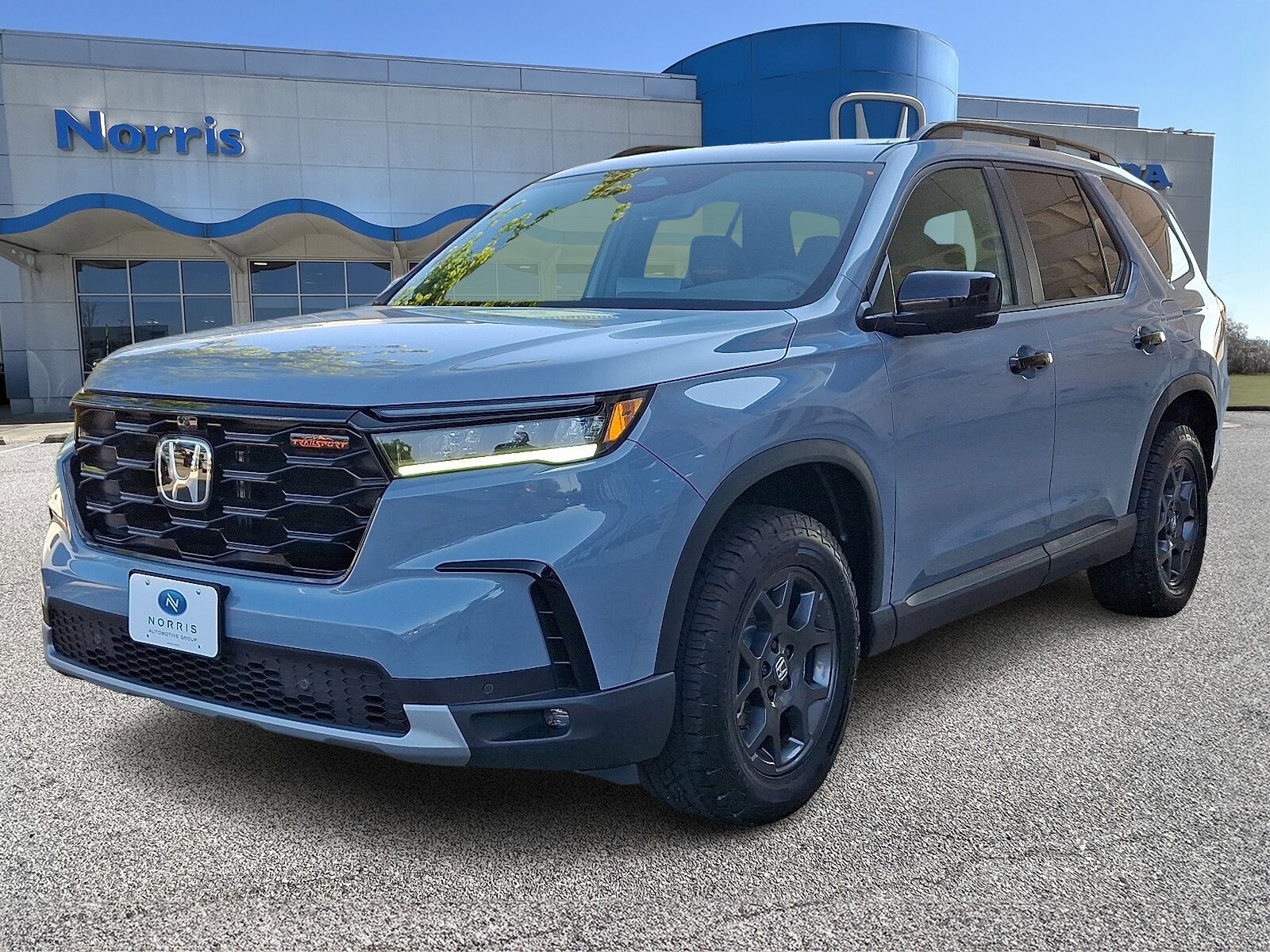 2025 Honda Pilot TrailSport photo 2