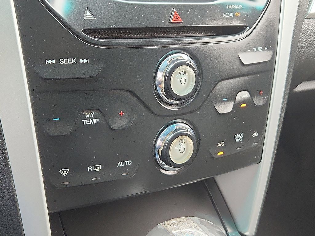 2015 Ford Explorer XLT - Photo 11