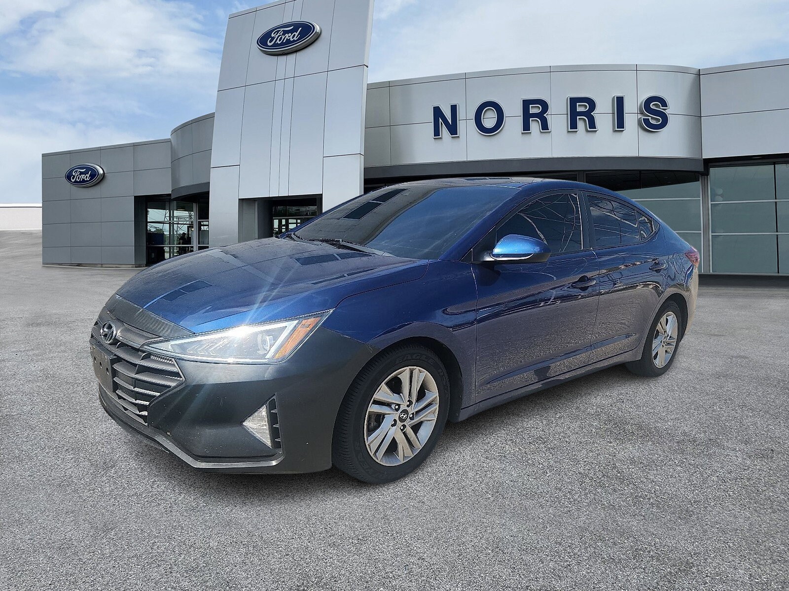 2020 Hyundai Elantra SEL photo 2