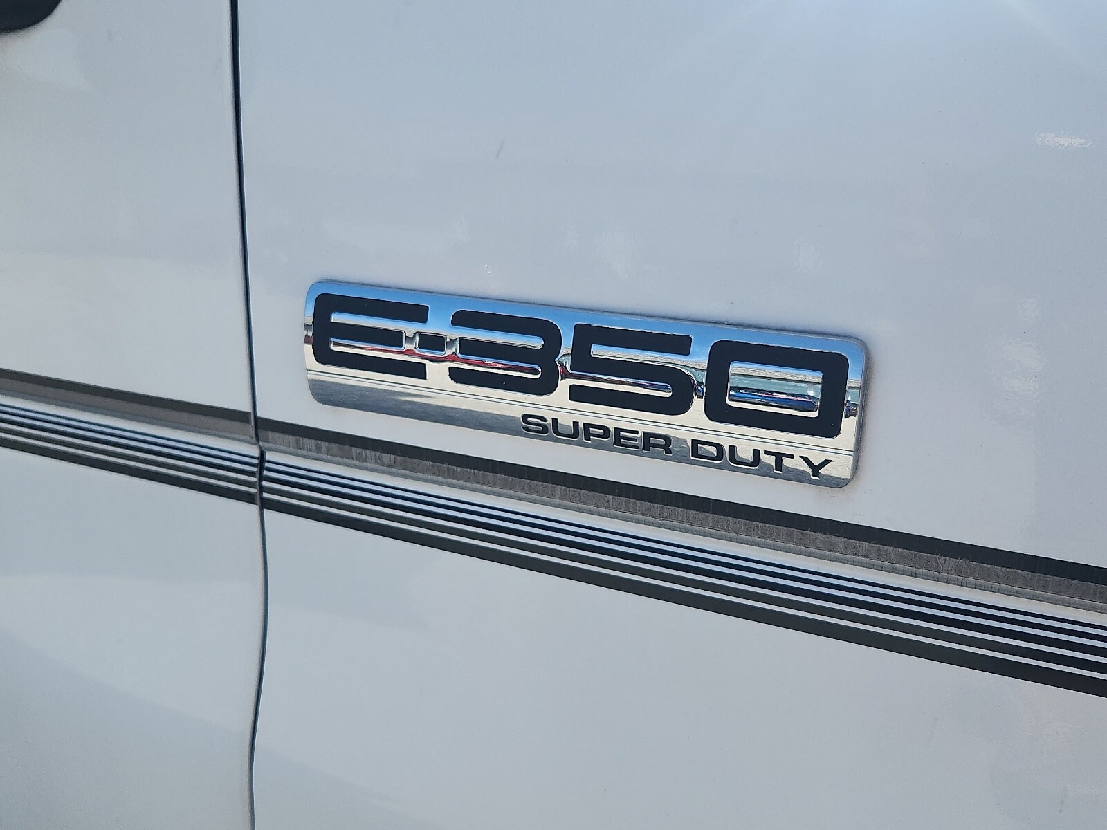 2008 Ford E-350 photo 2