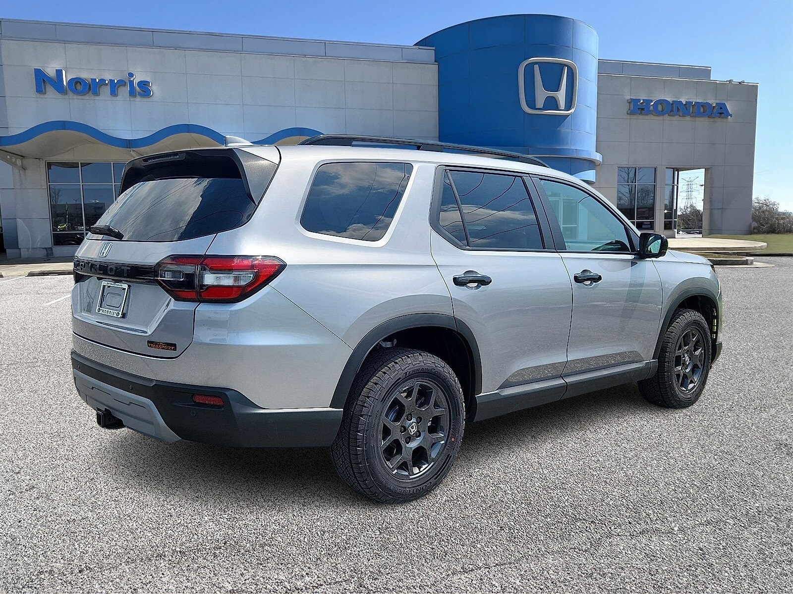 2025 Honda Pilot TrailSport photo 2