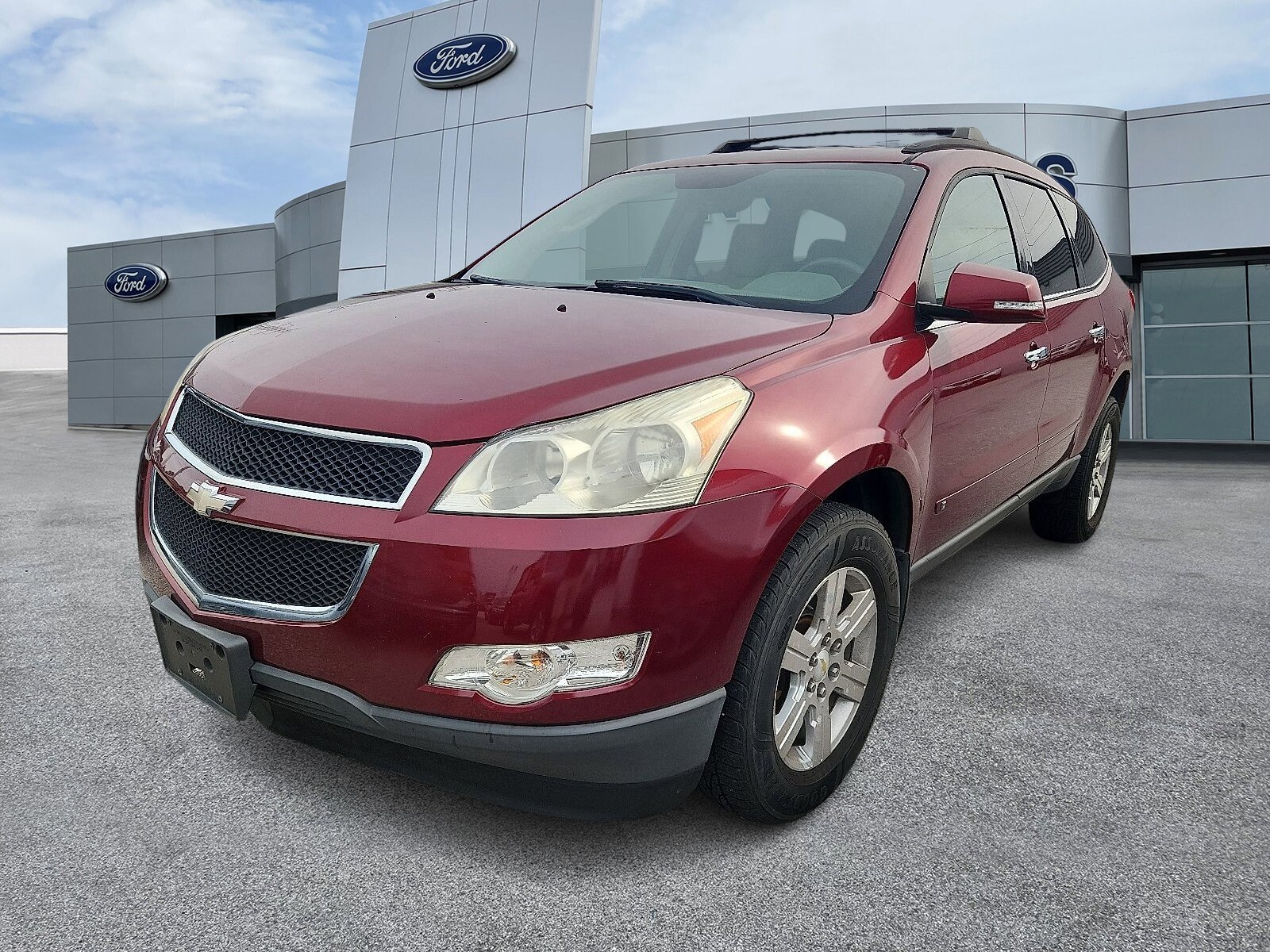 2010 Chevrolet Traverse 2LT photo 2