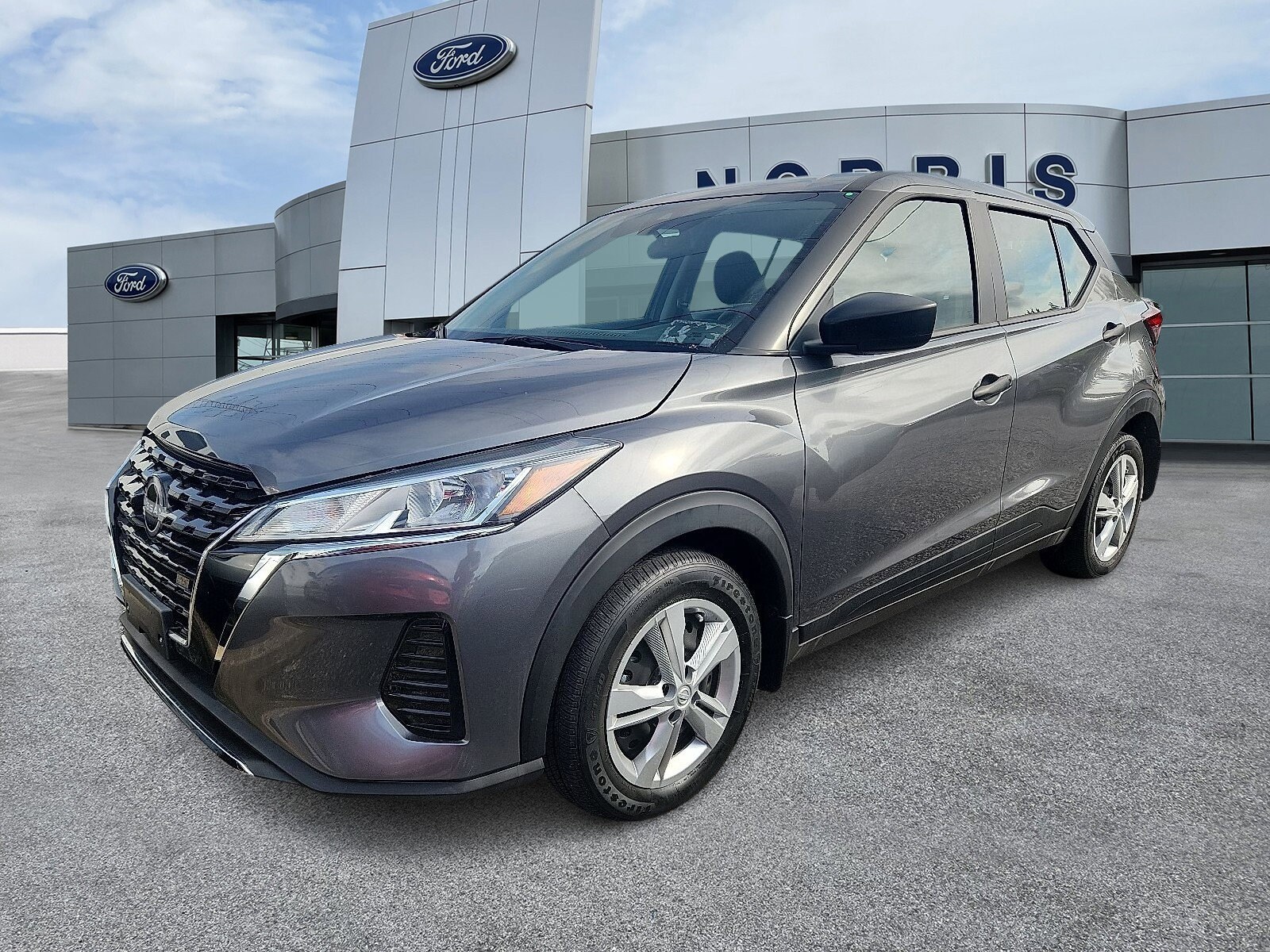 2024 Nissan Kicks S photo 2