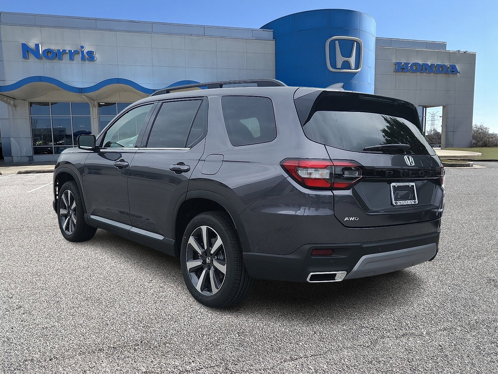 2025 Honda Pilot Touring photo 2