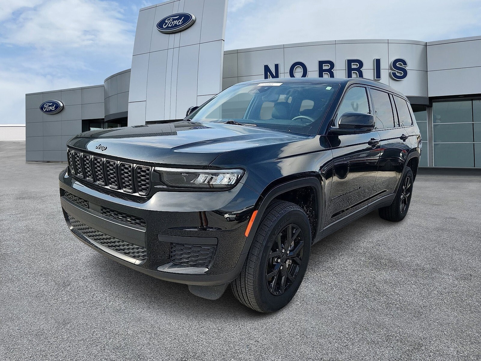 2024 Jeep Grand Cherokee Altitude photo 2