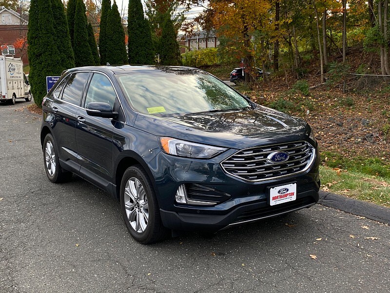 2023 Ford Edge Titanium photo 2