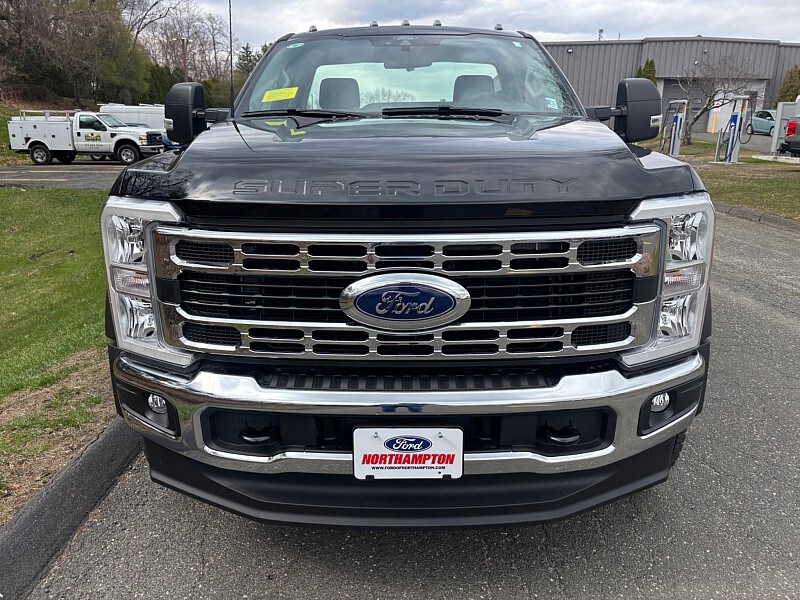 2025 Ford F-550 XL photo 2