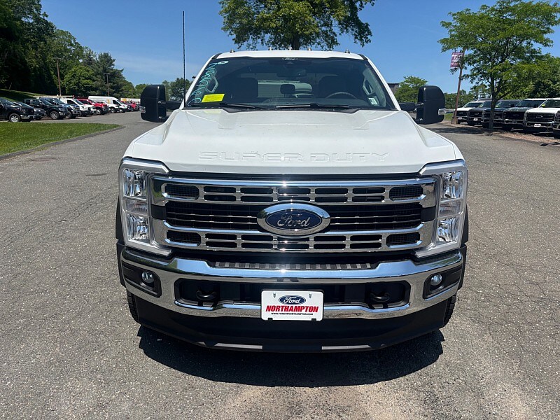 2025 Ford F-450 XLT photo 2