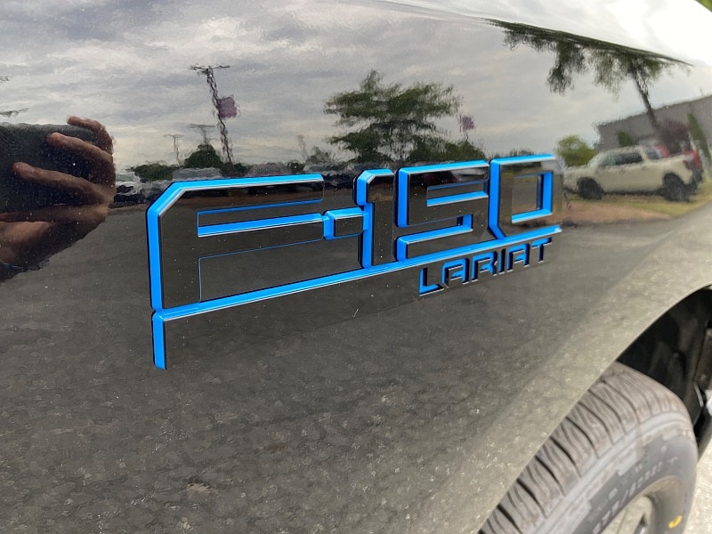 2025 Ford F-150 Lightning Lariat - Photo 11