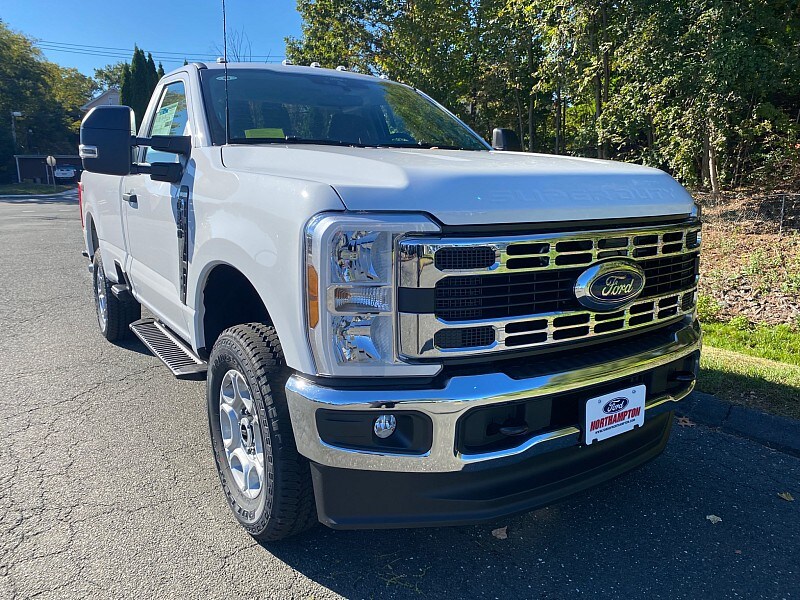 2026 Ford F-350 XLT photo 3
