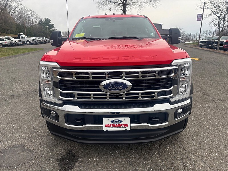 2025 Ford F-550 XLT photo 2