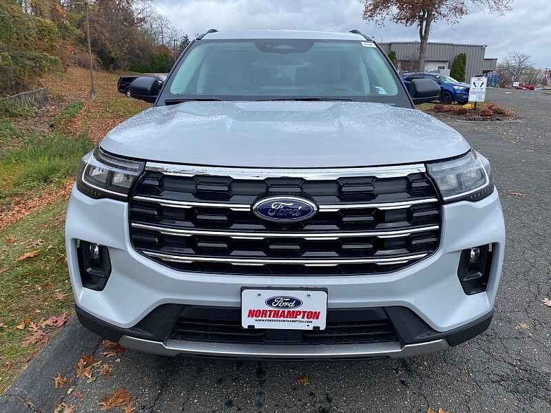 2026 Ford Explorer photo 2