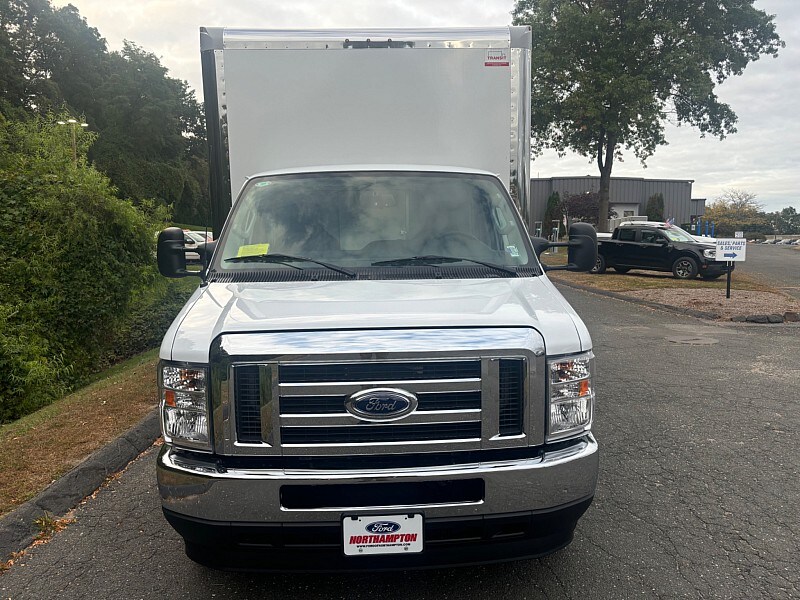 2025 Ford E-450 photo 2