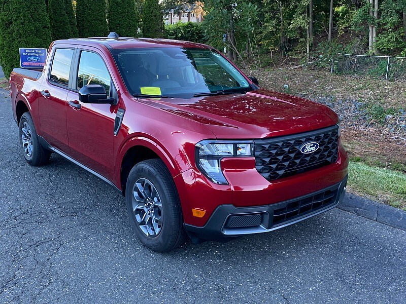 2025 Ford Maverick XLT photo 2