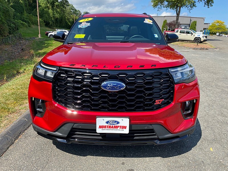2025 Ford Explorer ST photo 2