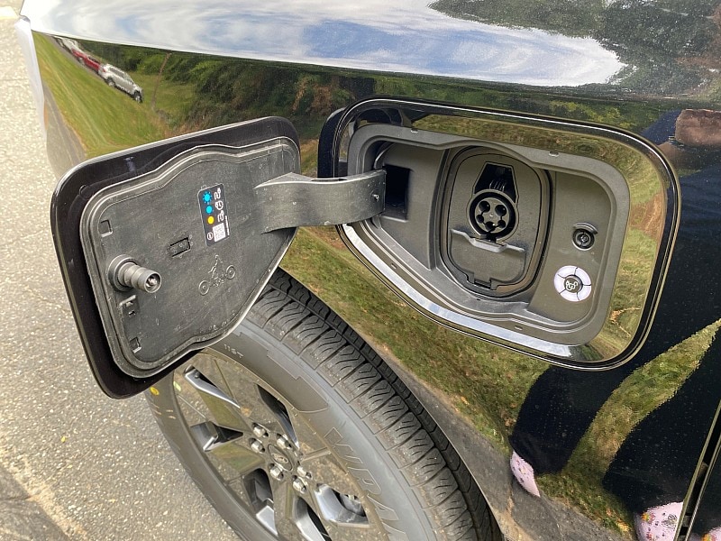 2025 Ford F-150 Lightning Lariat - Photo 23