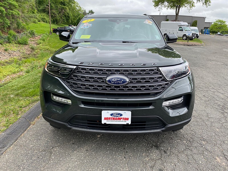 2022 Ford Explorer XLT photo 2