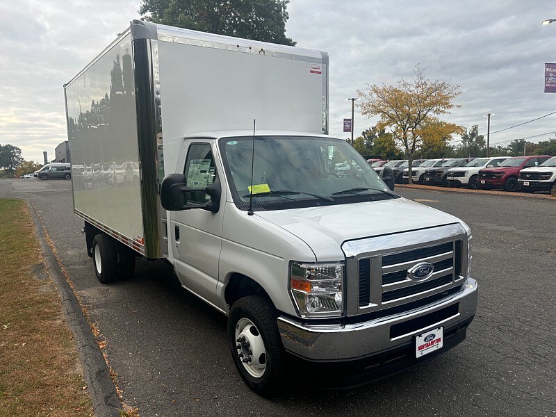 2025 Ford E-450 photo 3