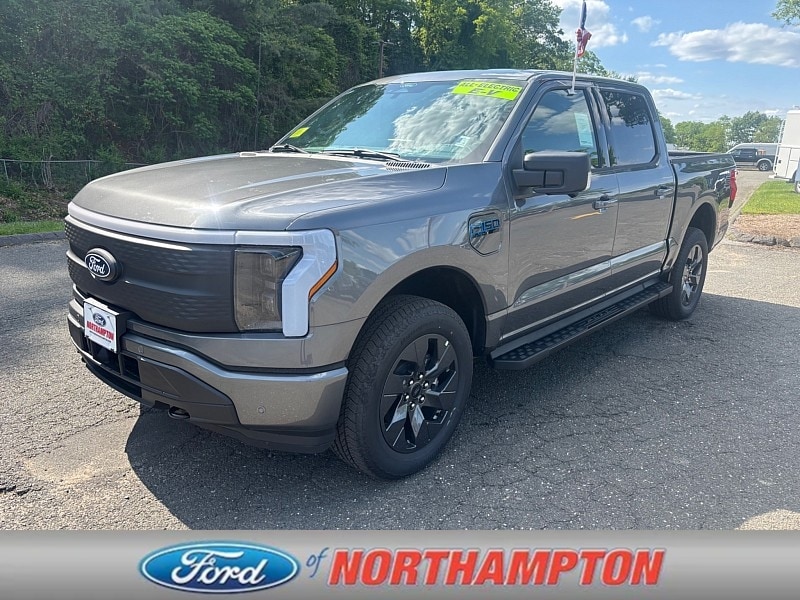 2025 Ford F-150 Lightning Flash's photo