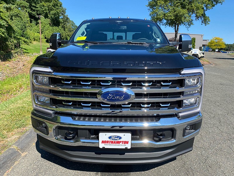 2026 Ford F-350 Lariat photo 2