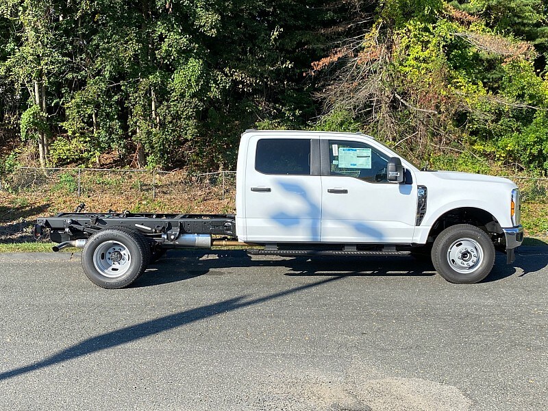 2026 Ford F-350 XL photo 3