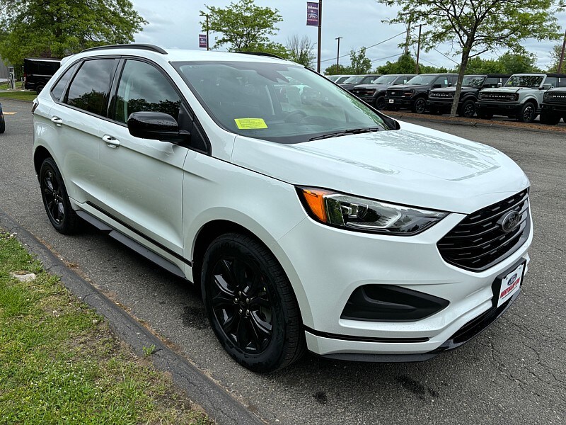 2024 Ford Edge SE photo 3