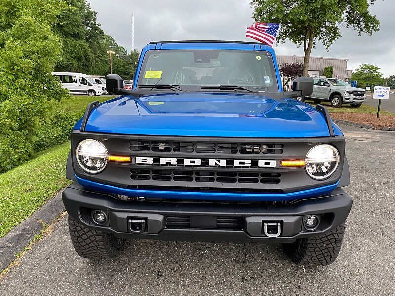 2024 Ford Bronco Black Diamond photo 2