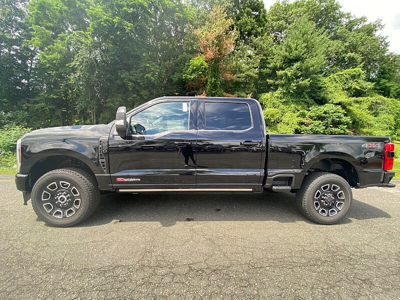 2025 Ford F-350 Platinum photo 4