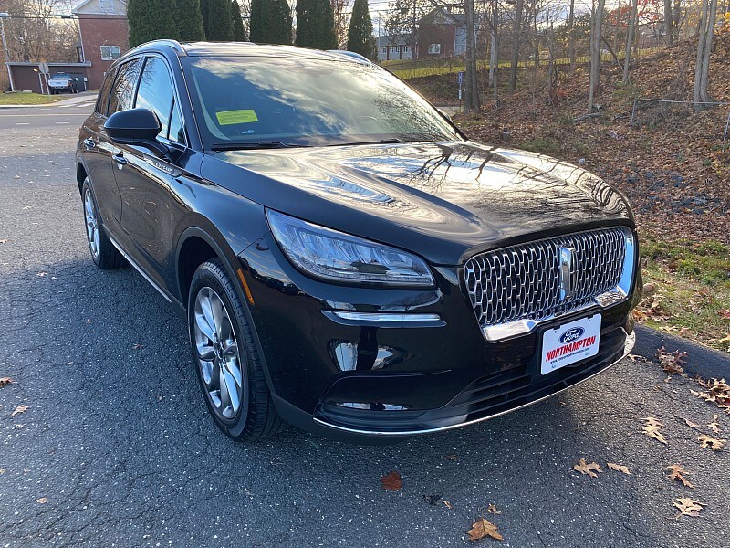 2022 Lincoln Corsair Standard photo 3