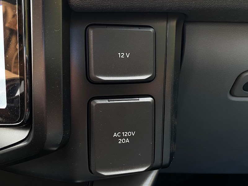 2025 Ford F-150 Lightning Flash - Photo 19