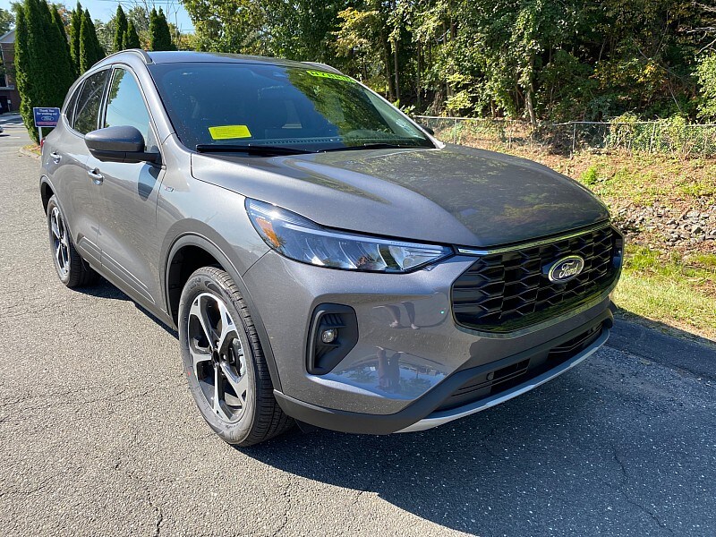 2025 Ford Escape Hybrid ST-Line Select photo 3