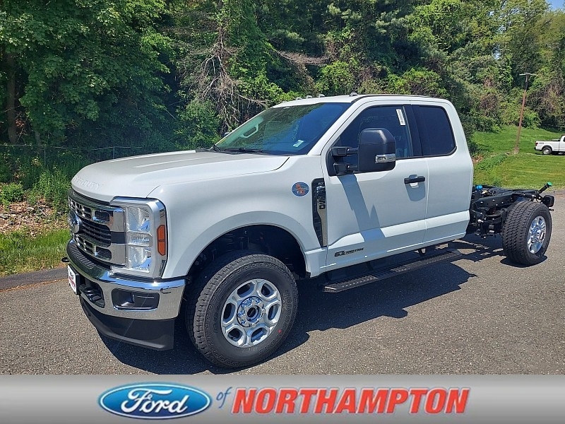 2026 Ford F-350 XLT 4x4 SuperCab 168-In SRW's photo