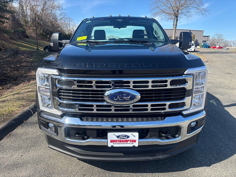 2025 Ford F-550 XL photo 2