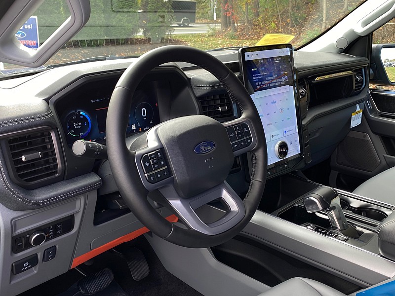 2025 Ford F-150 Lightning Flash - Photo 13
