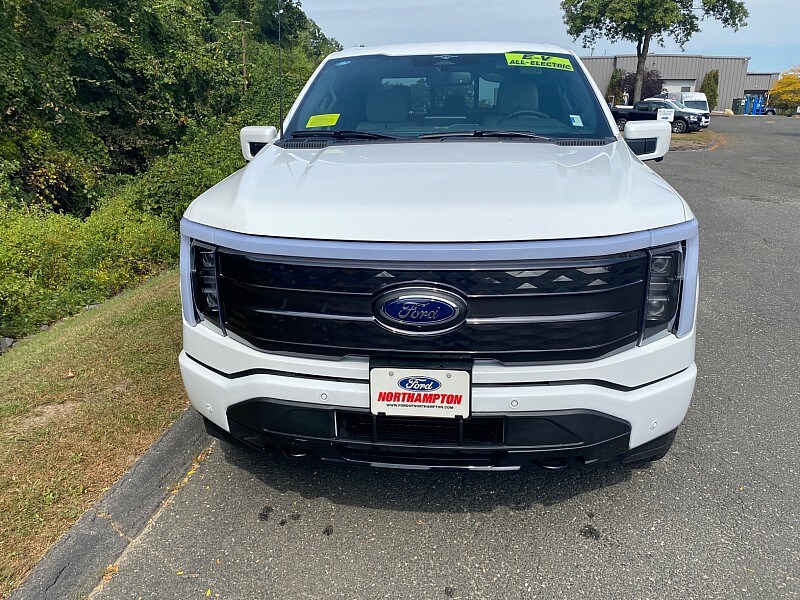 2023 Ford F-150 Lightning Platinum photo 2