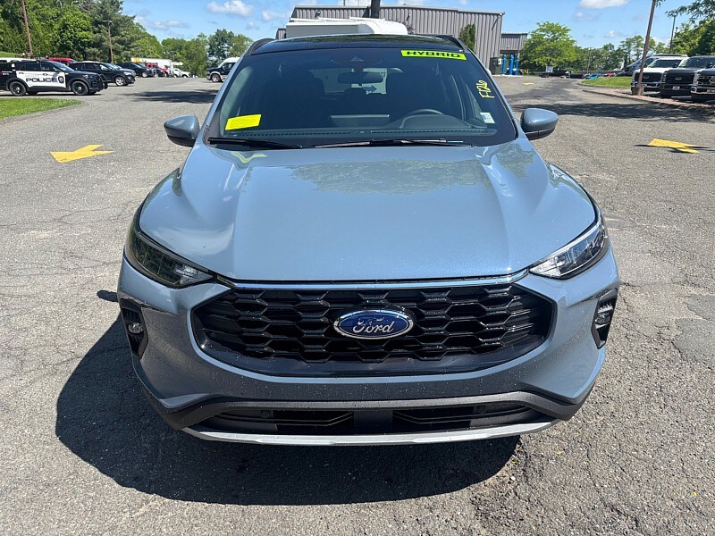 2025 Ford Escape Hybrid ST-Line Select photo 2