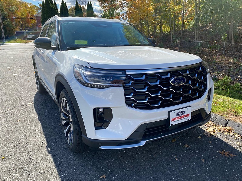 2026 Ford Explorer Platinum photo 3