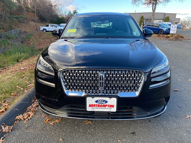 2022 Lincoln Corsair Standard photo 2