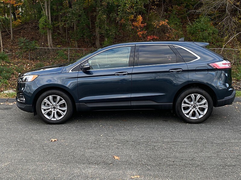 2023 Ford Edge Titanium photo 3