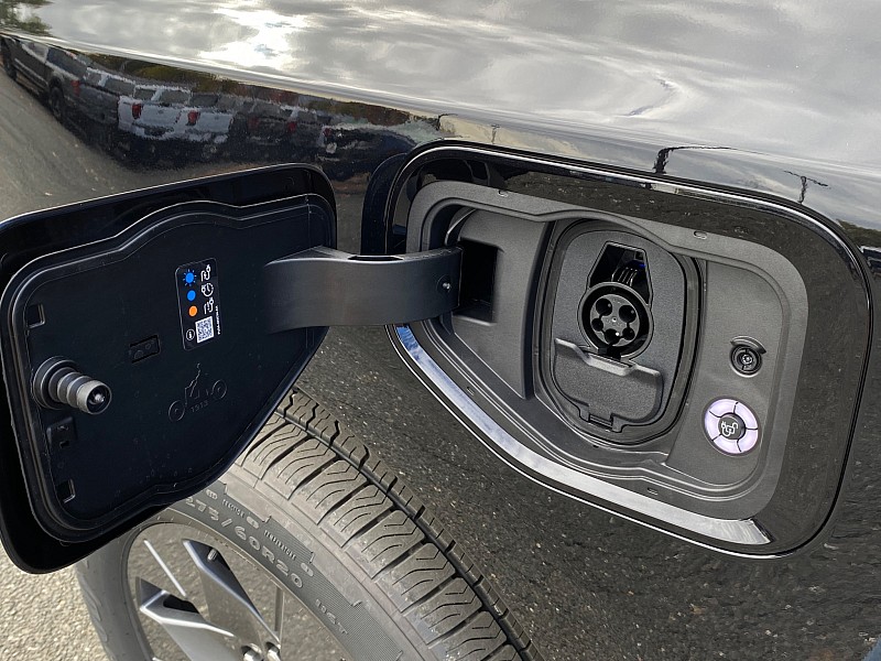 2025 Ford F-150 Lightning Flash - Photo 18