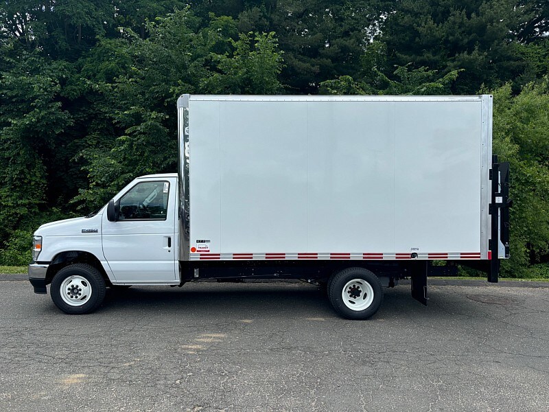 2025 Ford E-450 Cutaway photo 4