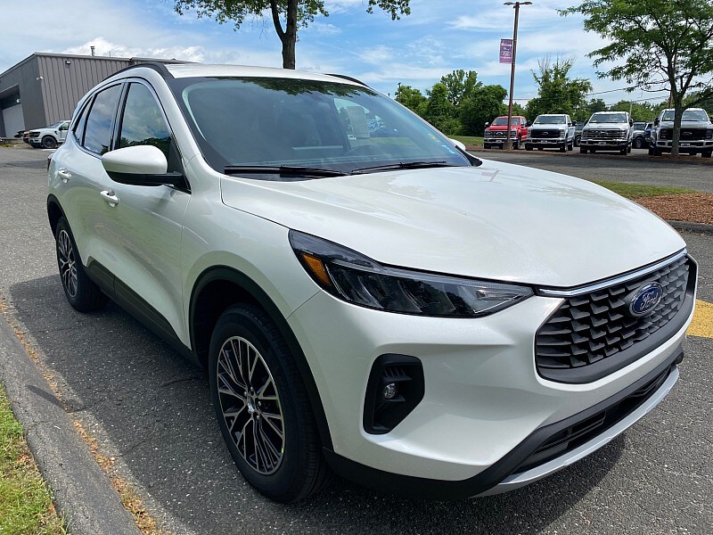 2025 Ford Escape photo 3