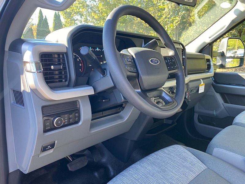 2026 Ford F-350 Super Duty XLT - Photo 14
