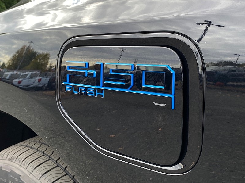 2025 Ford F-150 Lightning Flash - Photo 9