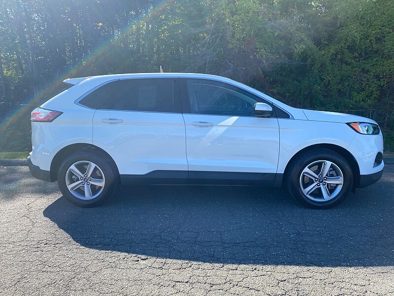2022 Ford Edge SEL photo 4