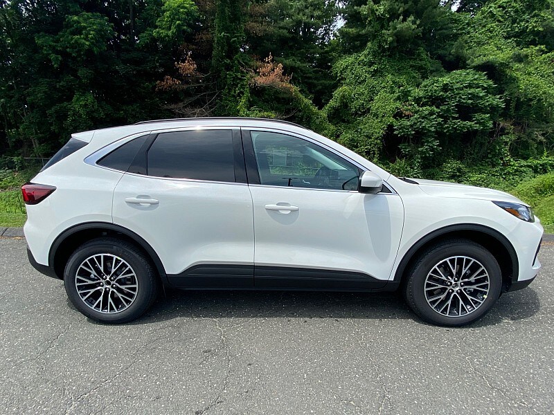 2025 Ford Escape photo 4